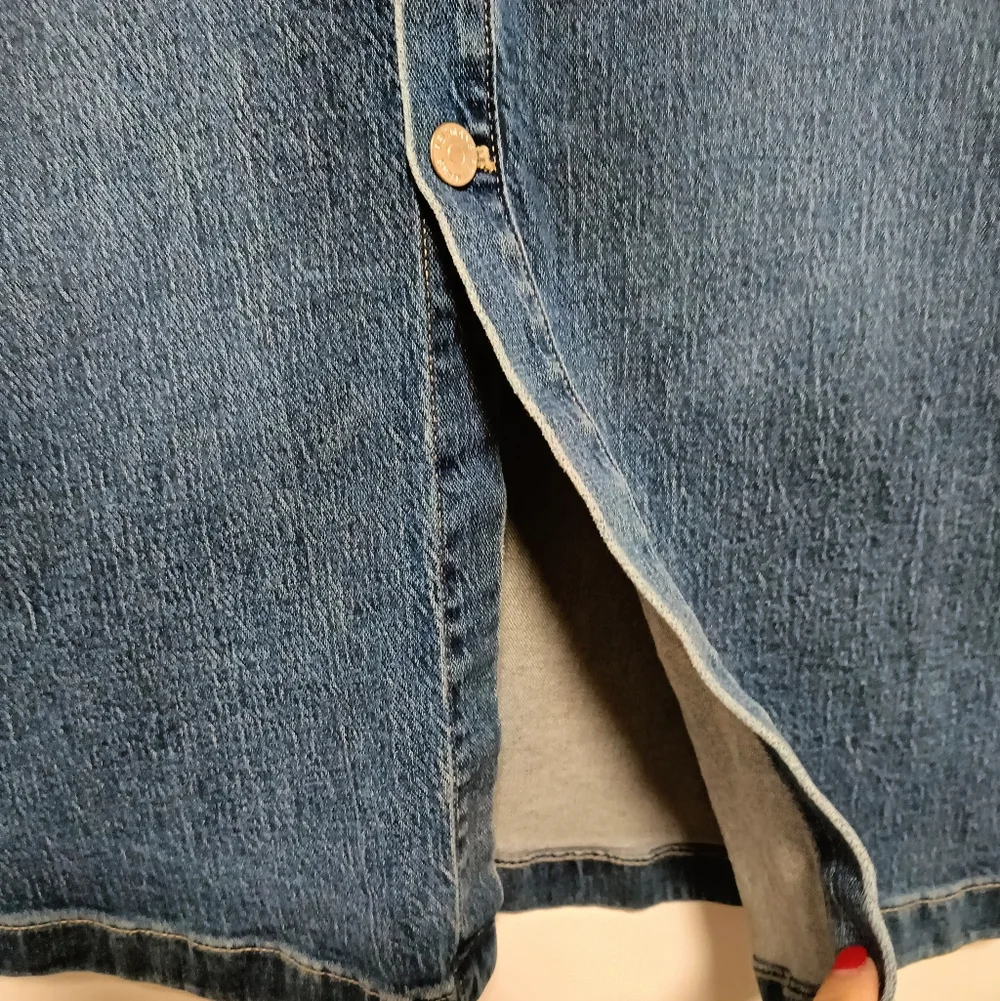 M(26)☘️Reitmans Denim Blue Midi Skirt with Button Detail - Picture 5 of 9